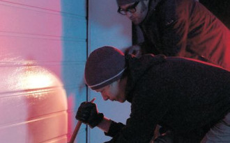 Jakie rodzaje zabezpieczeń stosuje się w bramach garażowych?