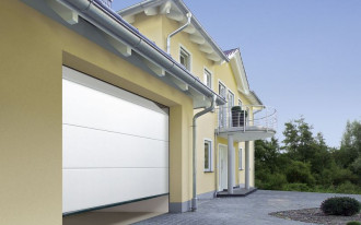 Jak zapobiegać uciekaniu ciepła przez bramy garażowe?