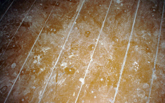 Płytki ceramiczne na podłodze z desek, bez zmiany poziomu. Możliwe?