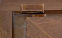 Bezprzewodowe kontaktrony na oknach i drzwiach pomalowano Sadolinem na brązowy kolor