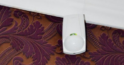 Czujka dualna PIR + MW we wnętrzu budynku