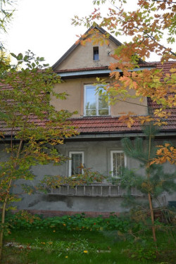 W 2012 r. położono nowy tynk cementowo-wapienny.