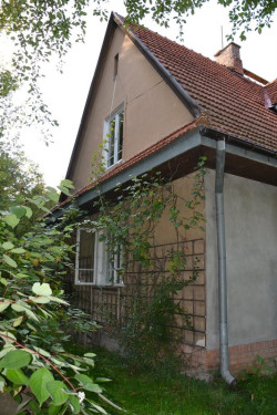 W 2012 r. położono nowy tynk cementowo-wapienny.