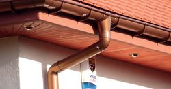 Kolor rynien powinien być dobrany do pokrycia dachowego, nie do elewacji