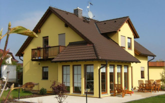 Czy projekt katalogowego domu można wykorzystać do budowy domu z prefabrykatów?