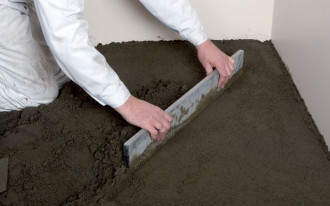 Jakie proporcje należy zachować między styropianem a jastrychem w podłodze na gruncie? 