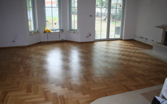 Jaka jest różnica pomiędzy podłogą lakierowaną a olejowaną?