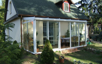 Jak uniknąć mostków termicznych na połączeniu ogrodu zimowego z fundamentem budynku?