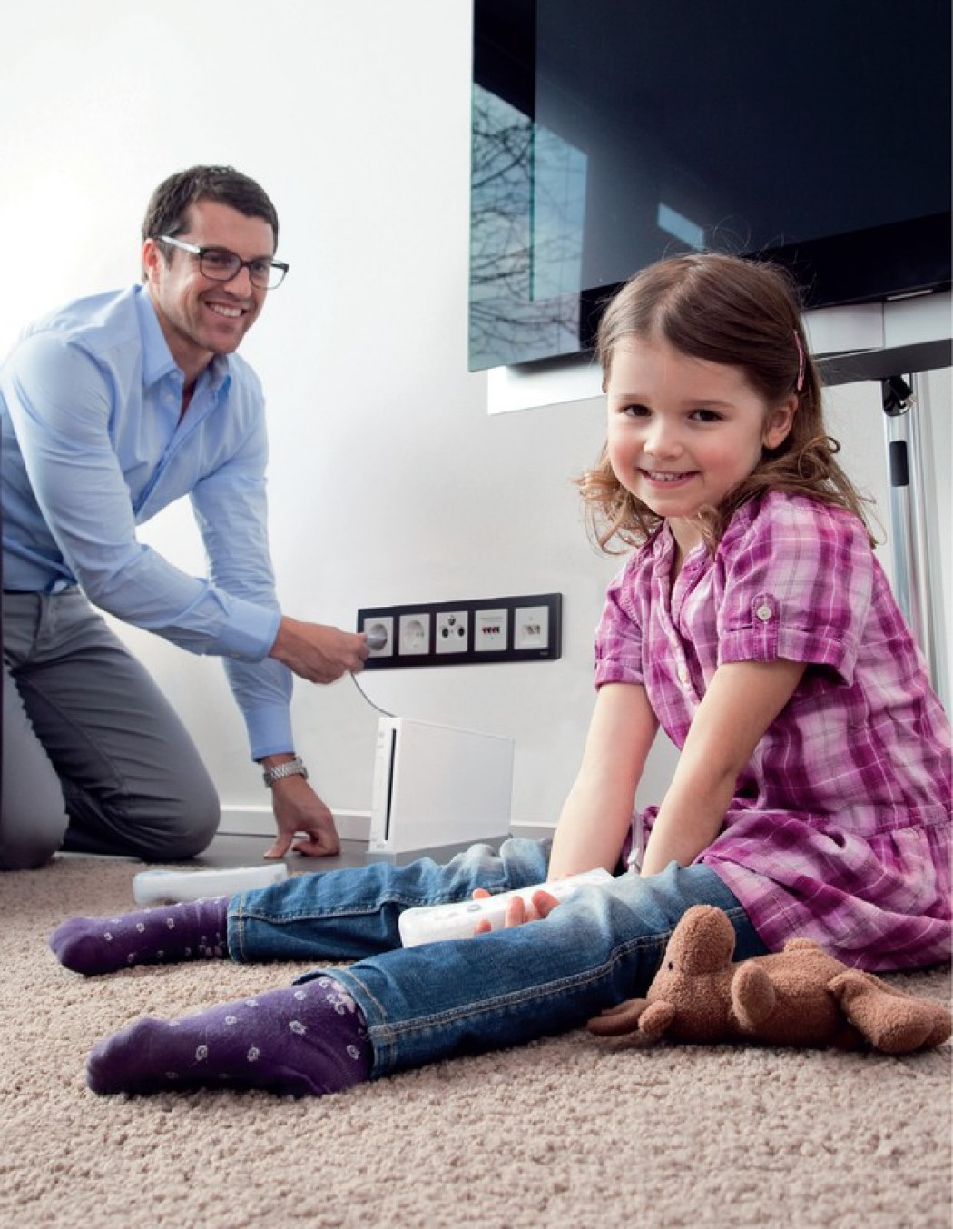 Osprzęt elektroinstalacyjny i oświetlenie