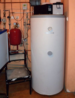 Zbiornik c.w.u. o pojemności 300 l. zastąpił poprzedni 120-litrowy