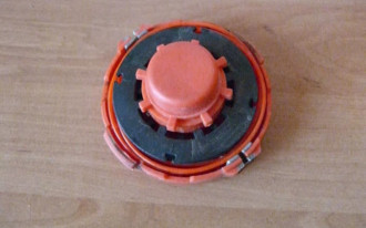 Wymiana żyłki w kosie spalinowej