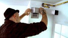 Montaż okapu kuchennego z odprowadzeniem kratki wentylacyjnej