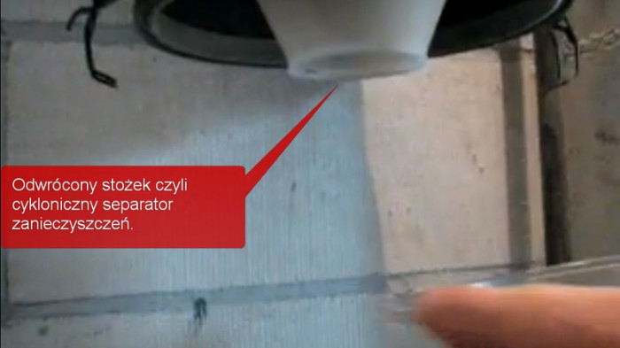 Opróżnianie pojemnika w odkurzaczu centralnym VACUFLO
