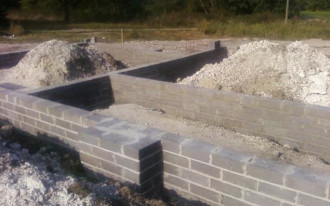 Drenaż wokół domu niepodpiwniczonego.