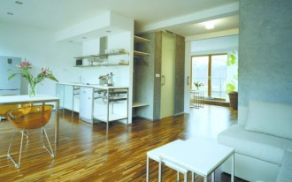 Czy jest sposób na wyciszenie paneli podłogowych?