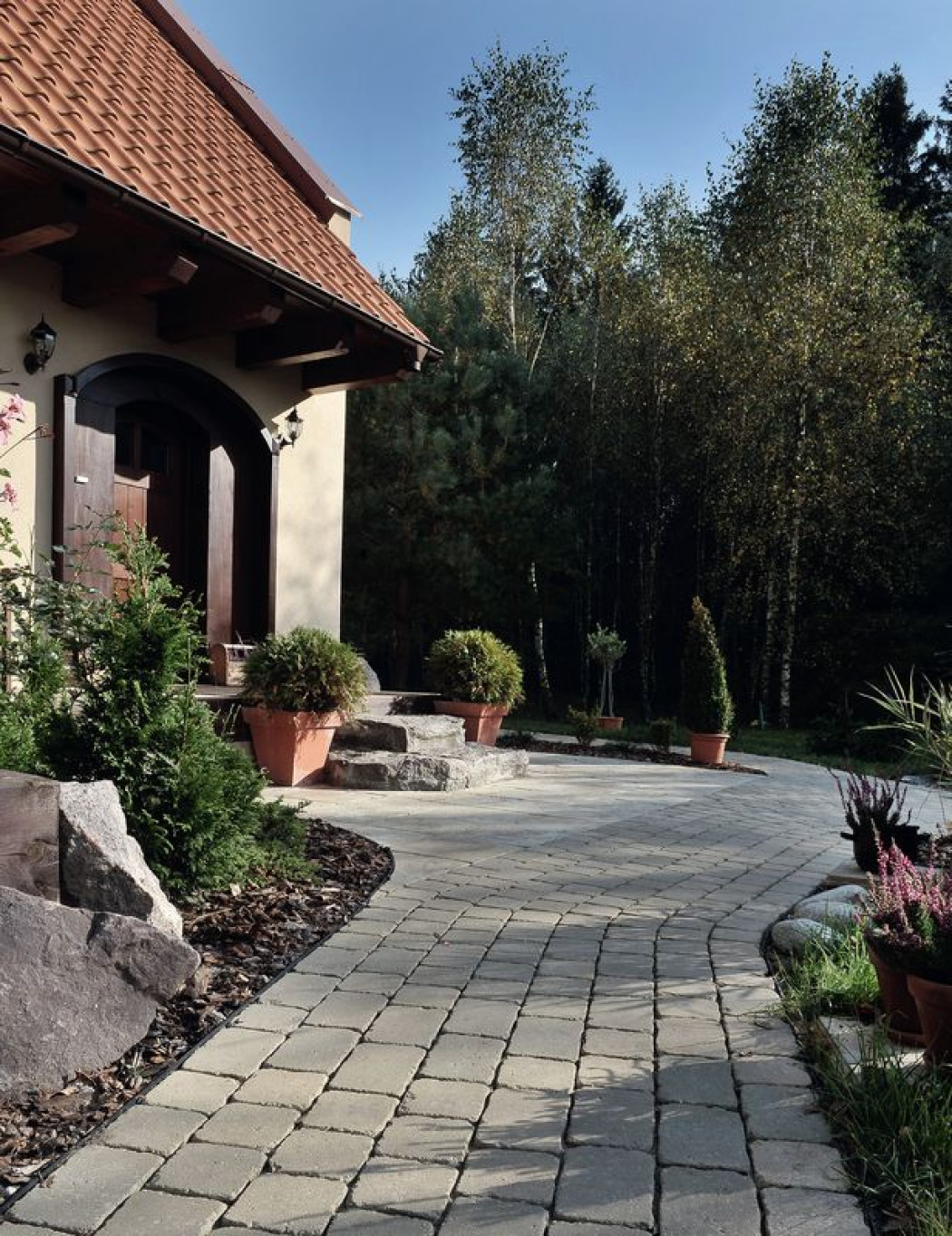 Nawierzchnie wokół domu