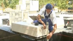 Murowanie pierwszej warstwy ściany