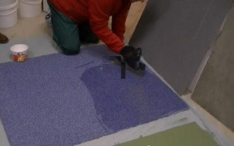 Wykonanie posadzki epoksydowej z posypką z barwionego piasku kwarcowego