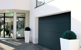 Bramy Wiśniowskiego malowane farbami strukturalnymi