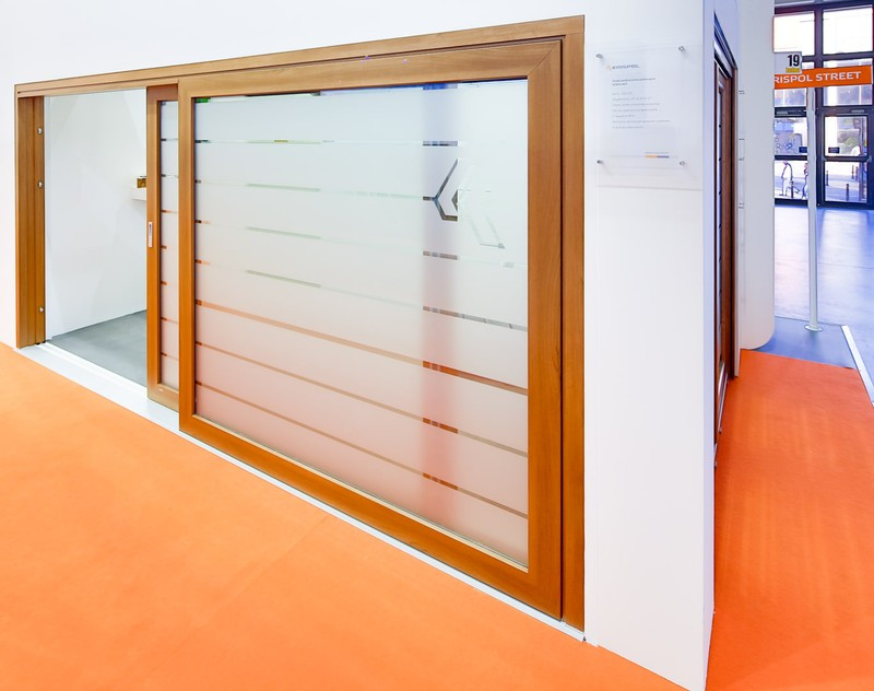 Zautomatyzowane okno podnoszono-przesuwne FEN76 HST z napędem MHS i niskim progiem