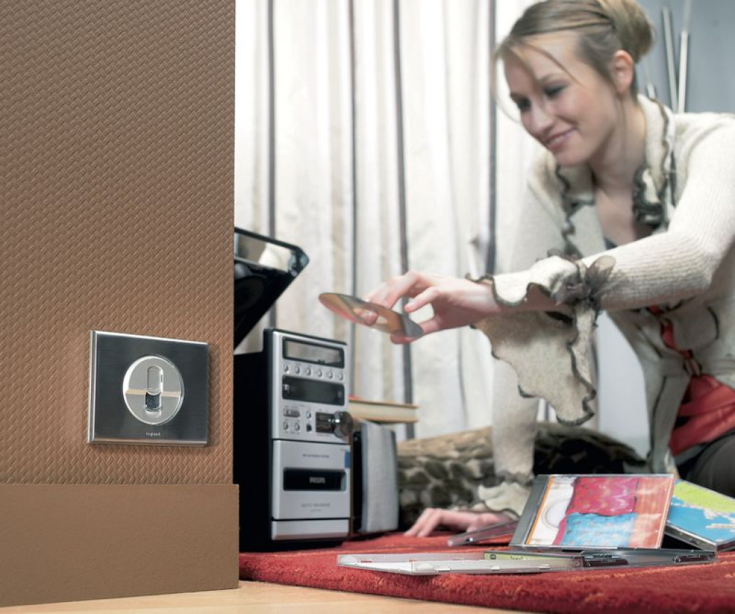 Oświetlenie wewnętrzne i osprzęt elektroinstalacyjny