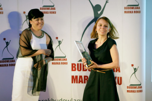 Małgorzata Walczak-Gomuła i Dorota Szulc ze Złotą Budowlana Marką Roku 2014 w kategorii lakiery do drewna i impregnaty dla marki Sadolin 