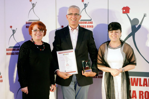 Dr Elżbieta J. Syrda, Małgorzata Walczak-Gomuła i Henryk Kwapisz ze Srebrnym Championem 2014 w kategorii materiały termoizolacyjne - wełna mineralna dla marki Isover