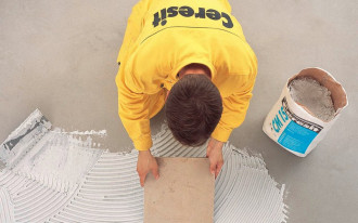 Jak przygotować podłoże pod płytki ceramiczne?