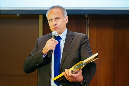 Bardzo cieszymy się z tego wyróżnienia. Stanowi ono wyraz uznania dla wysokiej jakość, energooszczędności oraz innowacyjności naszych produktów - mówi Janusz Komurkiewicz, Dyrektor Marketingu FAKRO Polska