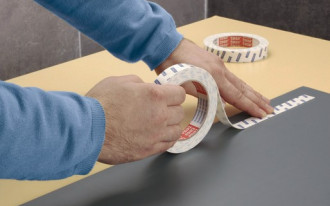 Montaż lustra i akcesoriów łazienkowych bez wiercenia