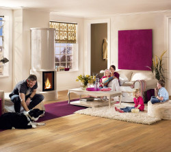 Klasyczny piec wykończony białymi kaflami Kaufmann