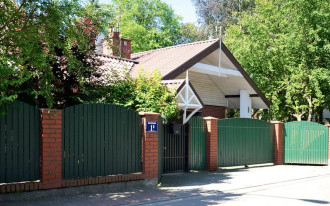 Z dobudowaną oranżerią i nową kuchnią