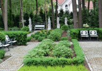 Geometryczny, bez trawnika