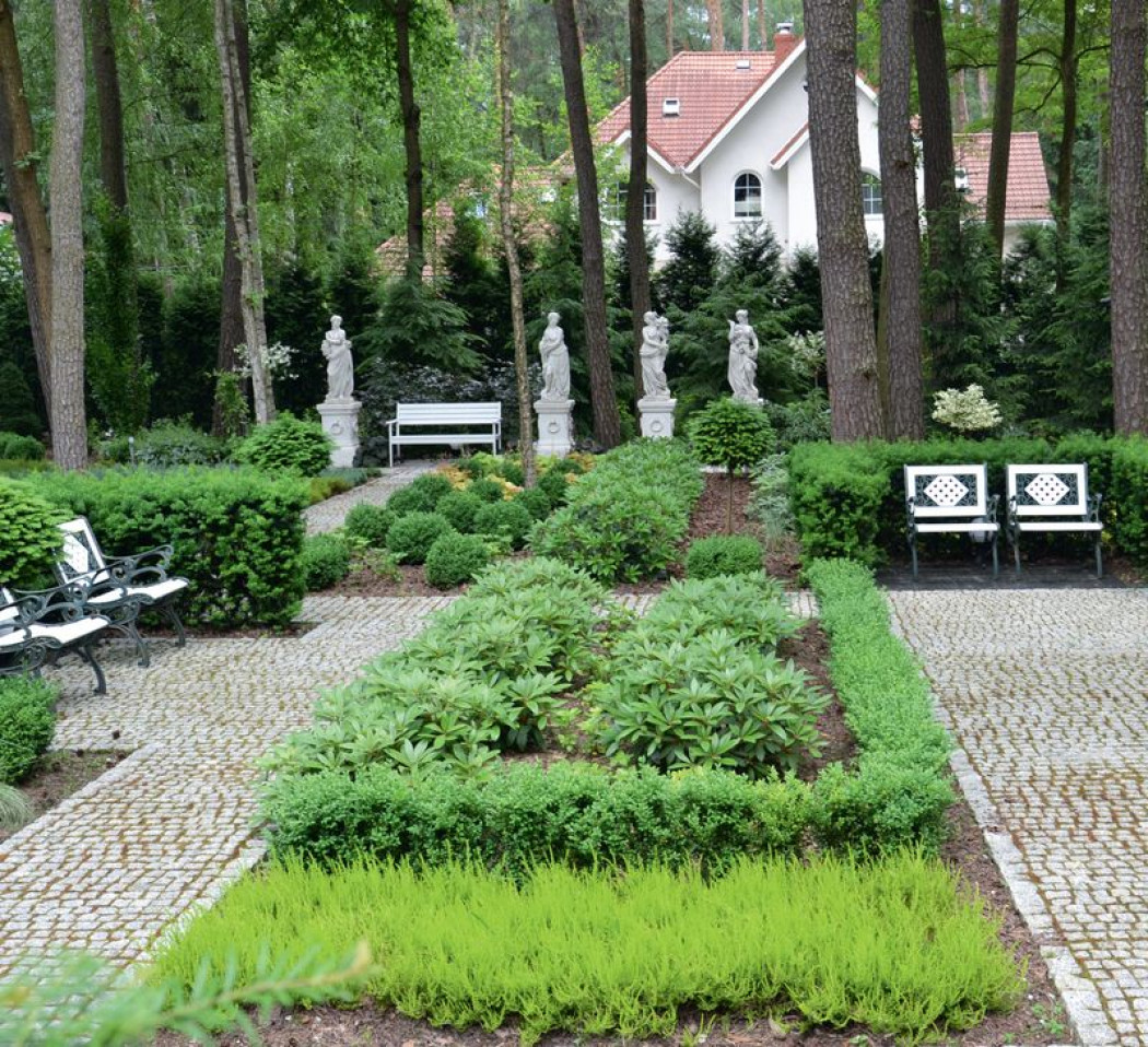 Geometryczny, bez trawnika