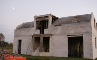 Jak wykonać ocieplanie stropu żelbetonowego nad poddaszem? 