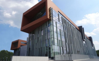 Gmach Wydziału Filologii Uniwersytetu Łódzkiego z rozwiązaniami fasad, okien i drzwi Schüco