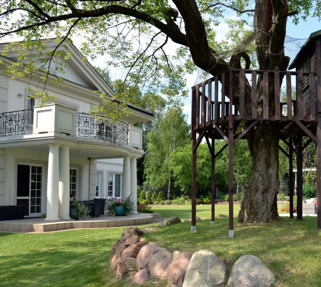 Z domkiem na drzewie - reportaż ogrodowy