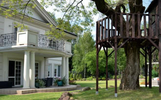 Z domkiem na drzewie - reportaż ogrodowy