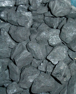 Węgiel niesortowany, orzech i miał używany jest do kotłów zasypowych bez podajnika. W przypadku kotłów z podajnikiem najpopularniejszym paliwem jest groszek, są także konstrukcje spalające orzech i miał węglowy. fot. THERMOSTAHL POLAND