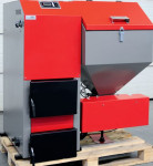 Kotły z podajnikiem na węgiel typu groszek to szybko rosnący segment rynku. Niektóre modele wyposażane są w dodatkowy ruszt żeliwny lub wodny, pozwalający doraźnie spalać inne paliwa, jak gruby węgiel czy drewno. fot. PROTECH