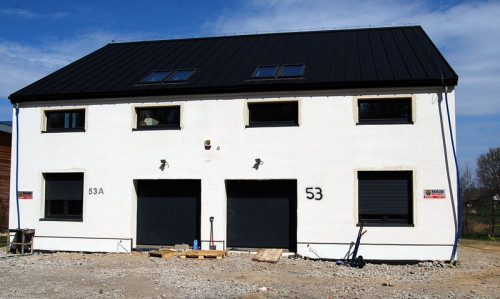 Budynek, w którym znajduje się nagrodzona instalacja, fot. Derkon Systemy Instalacyjne