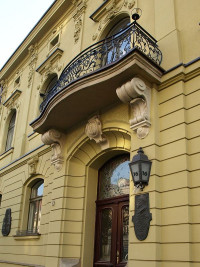 Dom gościnny AGH &quot;Sienkiewiczówka&quot;, współtworzący staromiejską zabudowę przy ul. Marszałka Józefa Piłsudskiego w Krakowie