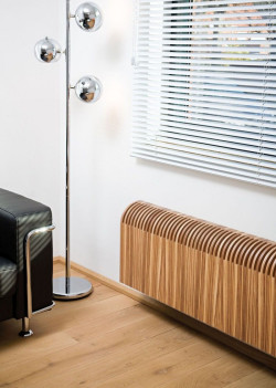 Knockonwood z drewnianą obudową