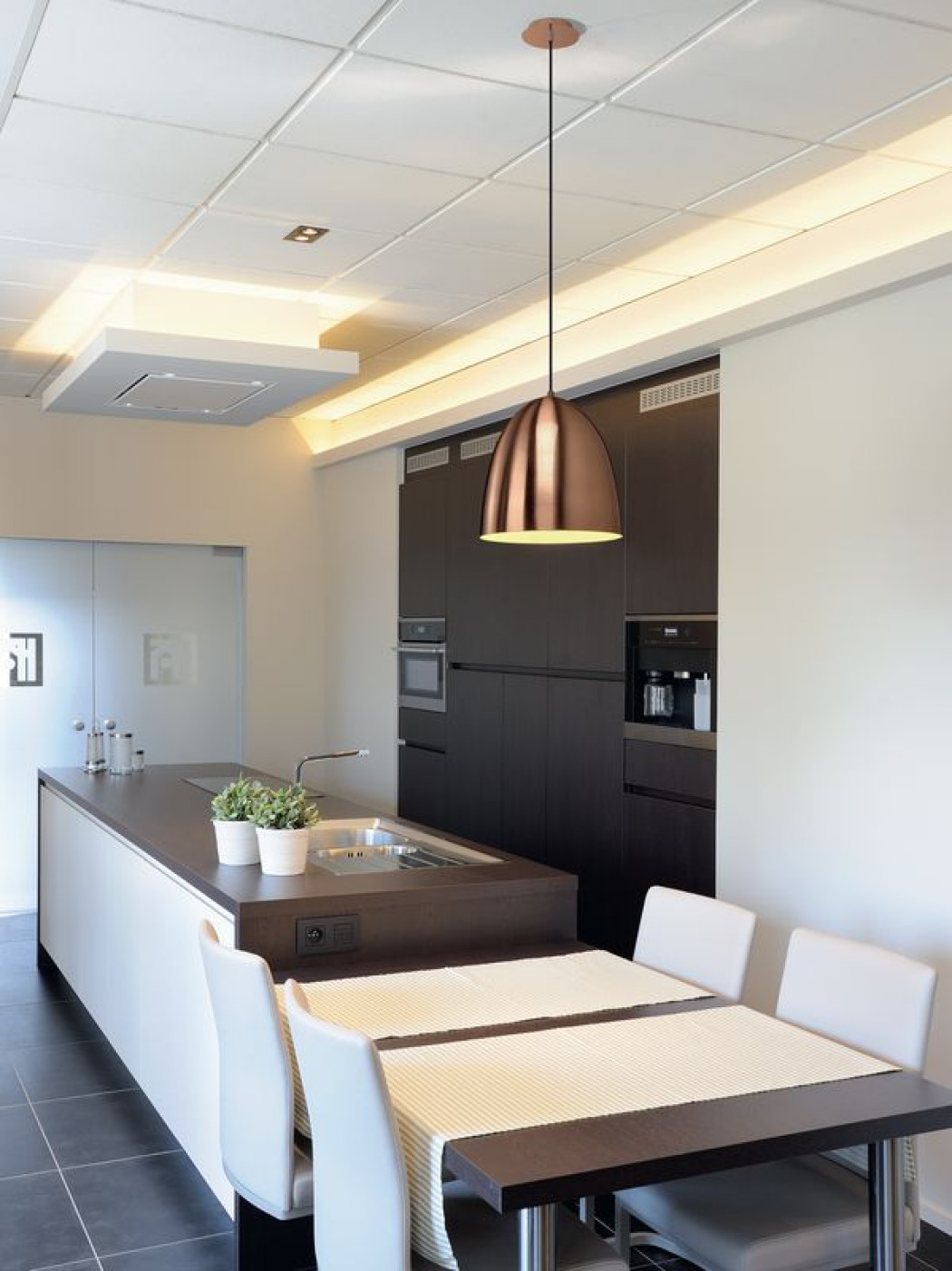 Oświetlenie i osprzęt elektroinstalacyjny