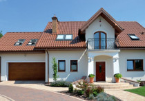 Z dwoma wykuszami i gankiem