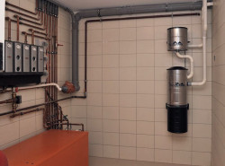 Do jednostki centralnej dostęp jest zwykle dość dobry, a w razie konieczności nawet jej demontaż nie jest problemem. Za to jeżeli wykonawca źle wykona rurociągi, będziemy mieli kłopot