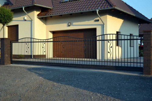 Jak dbać o bramy przesuwne samonośne?