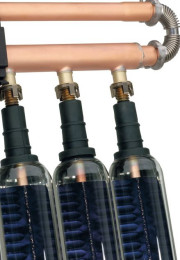 Rury próżniowe znacznie zmniejszają straty ciepła do otoczenia. Dlatego wyposażone w nie kolektory lepiej niż płaskie radzą sobie w warunkach zimowych.