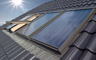 Czemu instalacja solarna zawsze wymaga współdziałania z drugim źródłem ciepła?