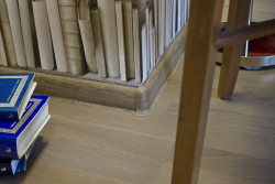 Listwa cokołowa z kolekcji Queen w kolorze &quot;Orzech włoski&quot; firmy Effector